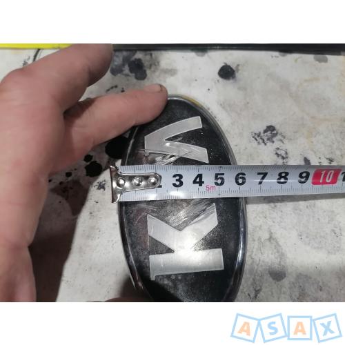 Эмблема Kia на передний бампер